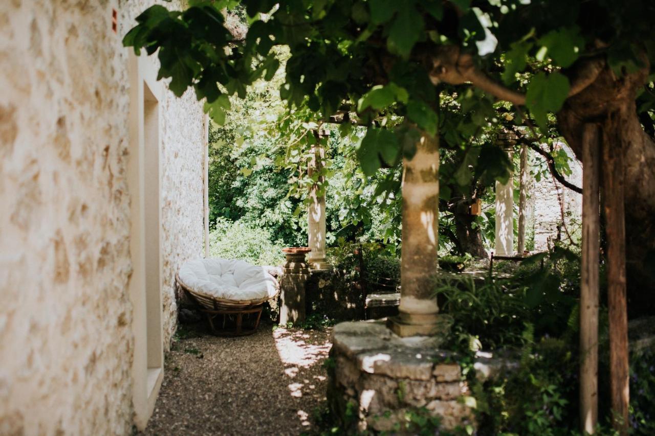 ホテル ル ムーラン カモウラ Saint-Jeannet  エクステリア 写真