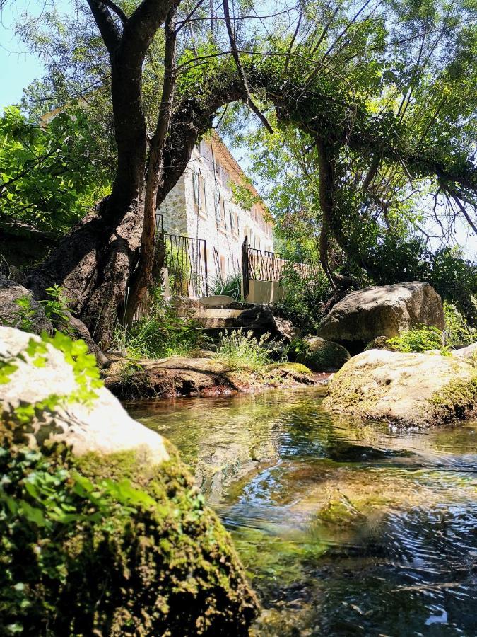 ホテル ル ムーラン カモウラ Saint-Jeannet  エクステリア 写真